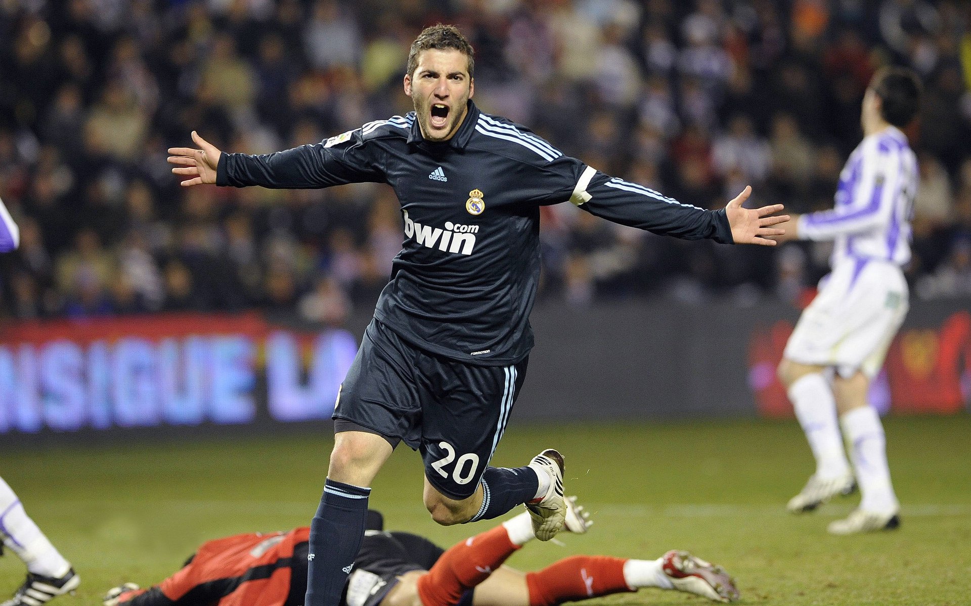 奥运周期关键战之夜，字母哥用实力证明自己