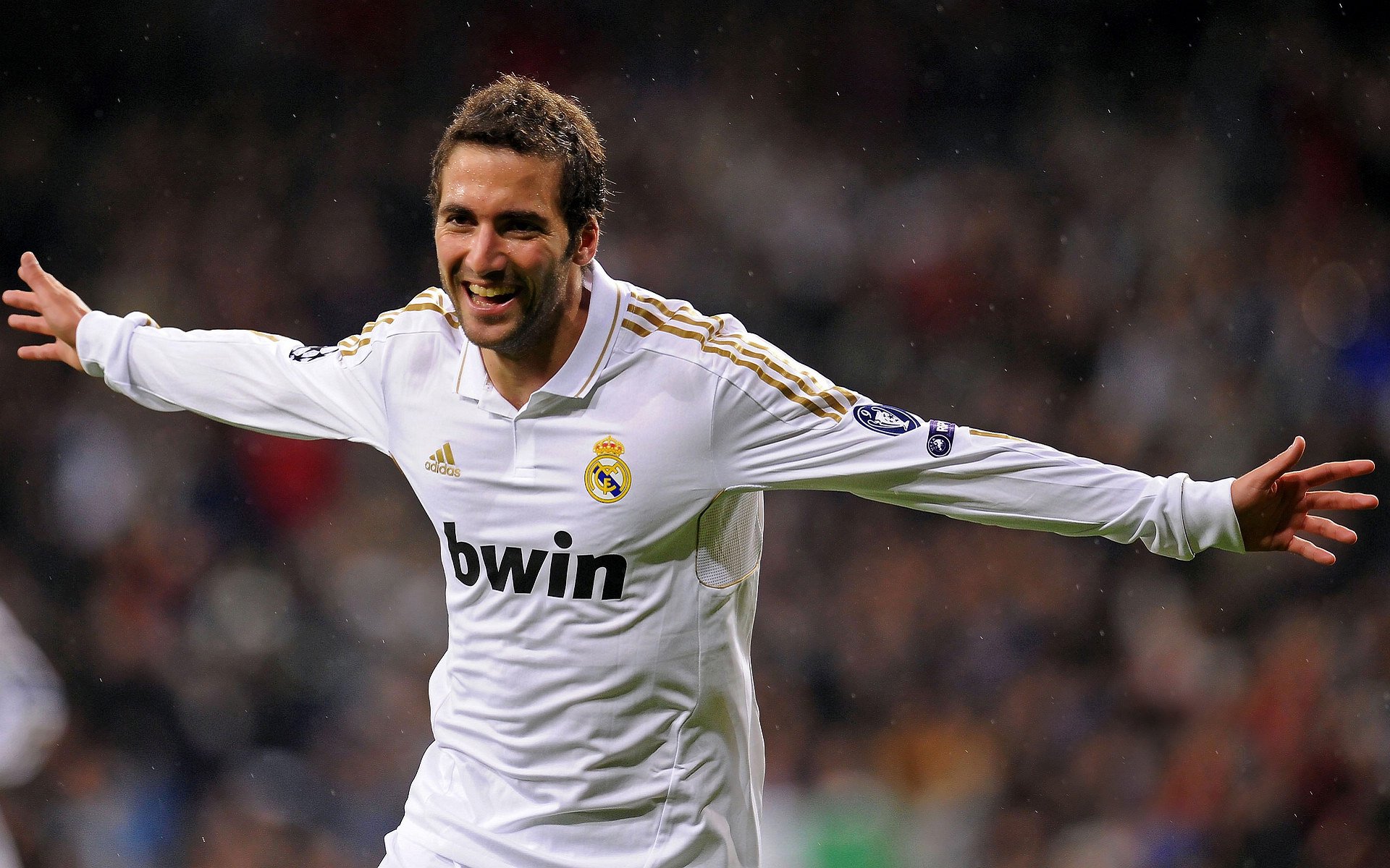 精密齿轮与自由灵魂，德国战术铁幕下，伊萨克的美加墨加冕之夜