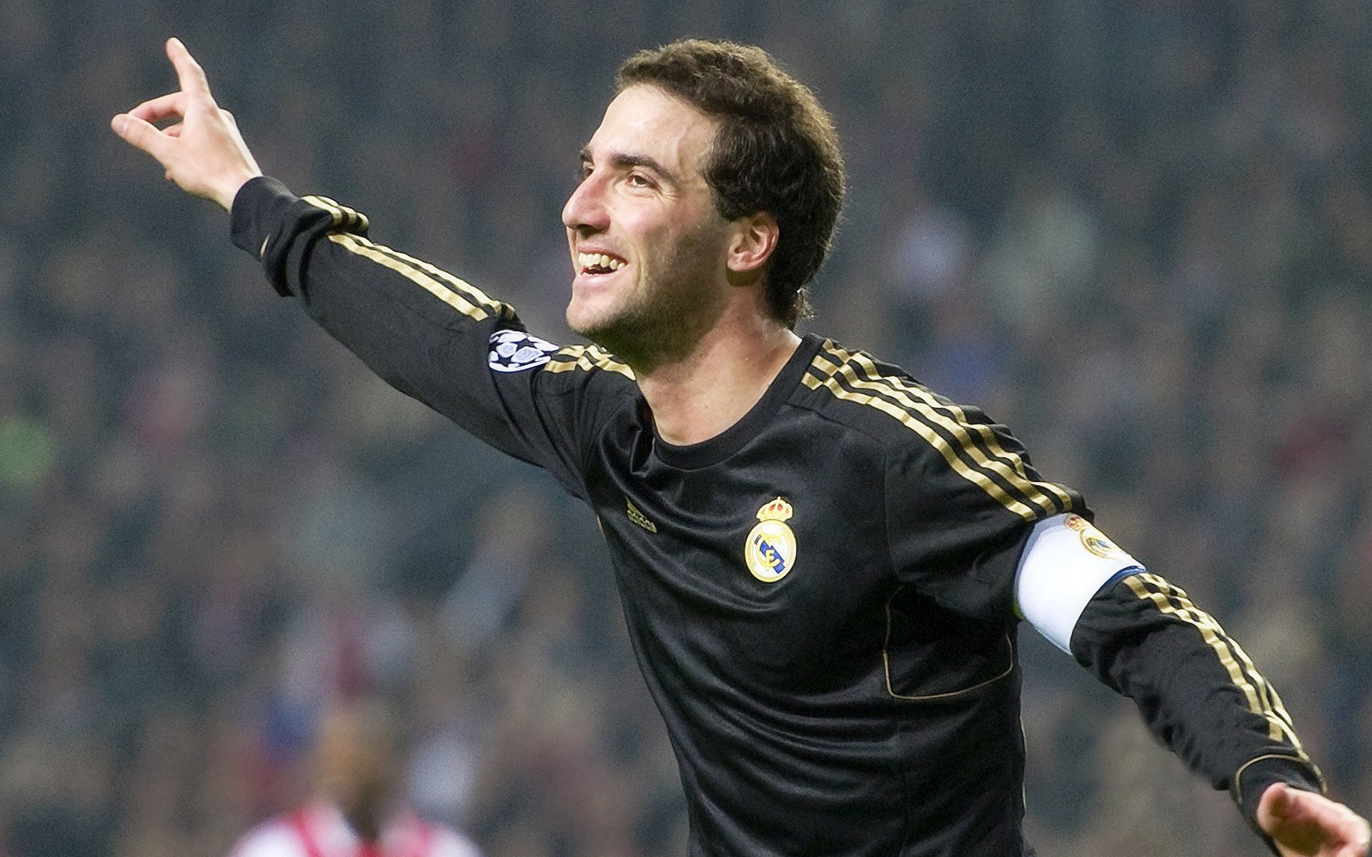 戈麦斯用实力证明自己，巴萨强行终结莱比锡红牛